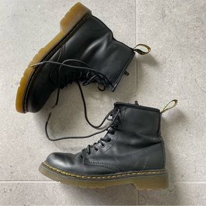 GUC DR MARTENS CLASSIC 1460 J KIDS JUNIOR LACE UP BLACK BOOTS SIZE 3